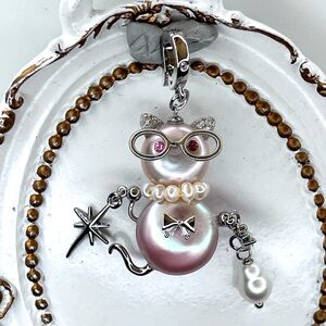 Handmade Freshwater Sakura Pink Coin Pearl Kitty 🐈‍⬛ Cat Detachable Pendant 🎀